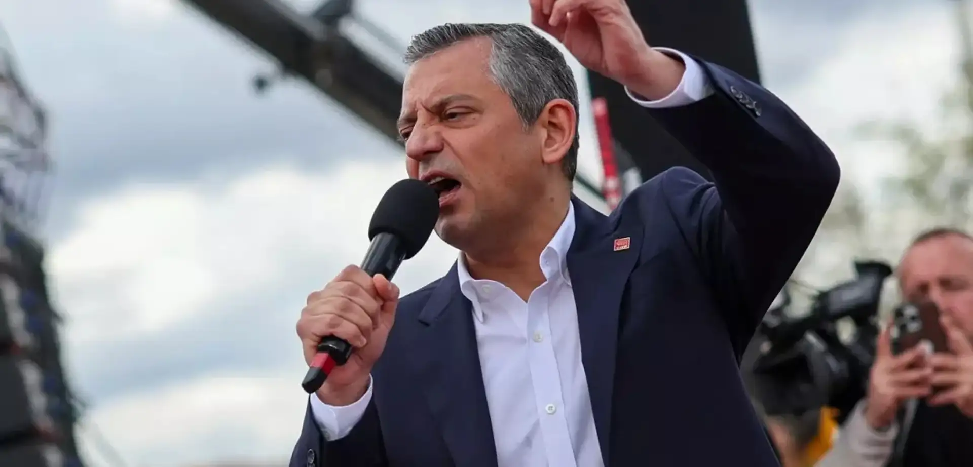 PKK Kendini Feshedeceğini Açıklamıştı! Özgür Özel 'Terörsüz Türkiye' Mesajıyla Yanıt Verdi