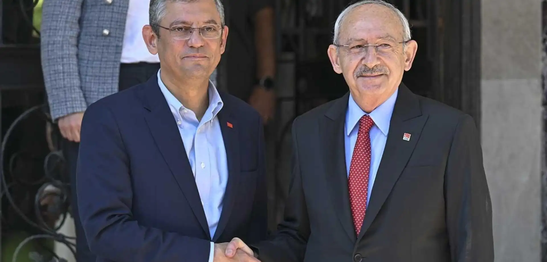 CHP'de Kurultay Krizi ve Liderlik Gerilimi