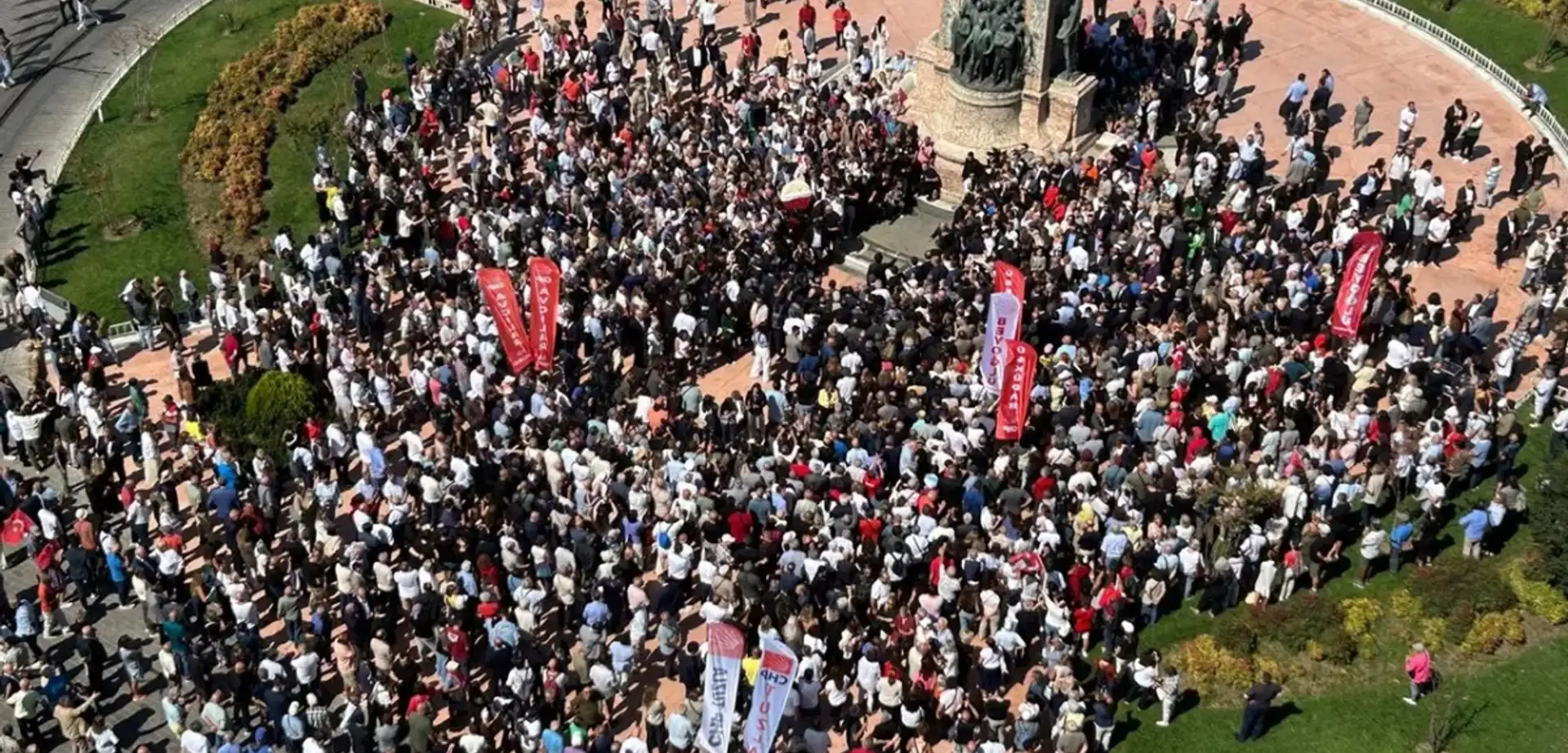 CHP 102 Yaşında: Özgür Özel Taksim'de