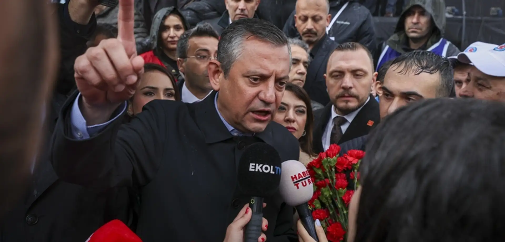 Özgür Özel'den Gürsel Tekin'e Sert Sözler!