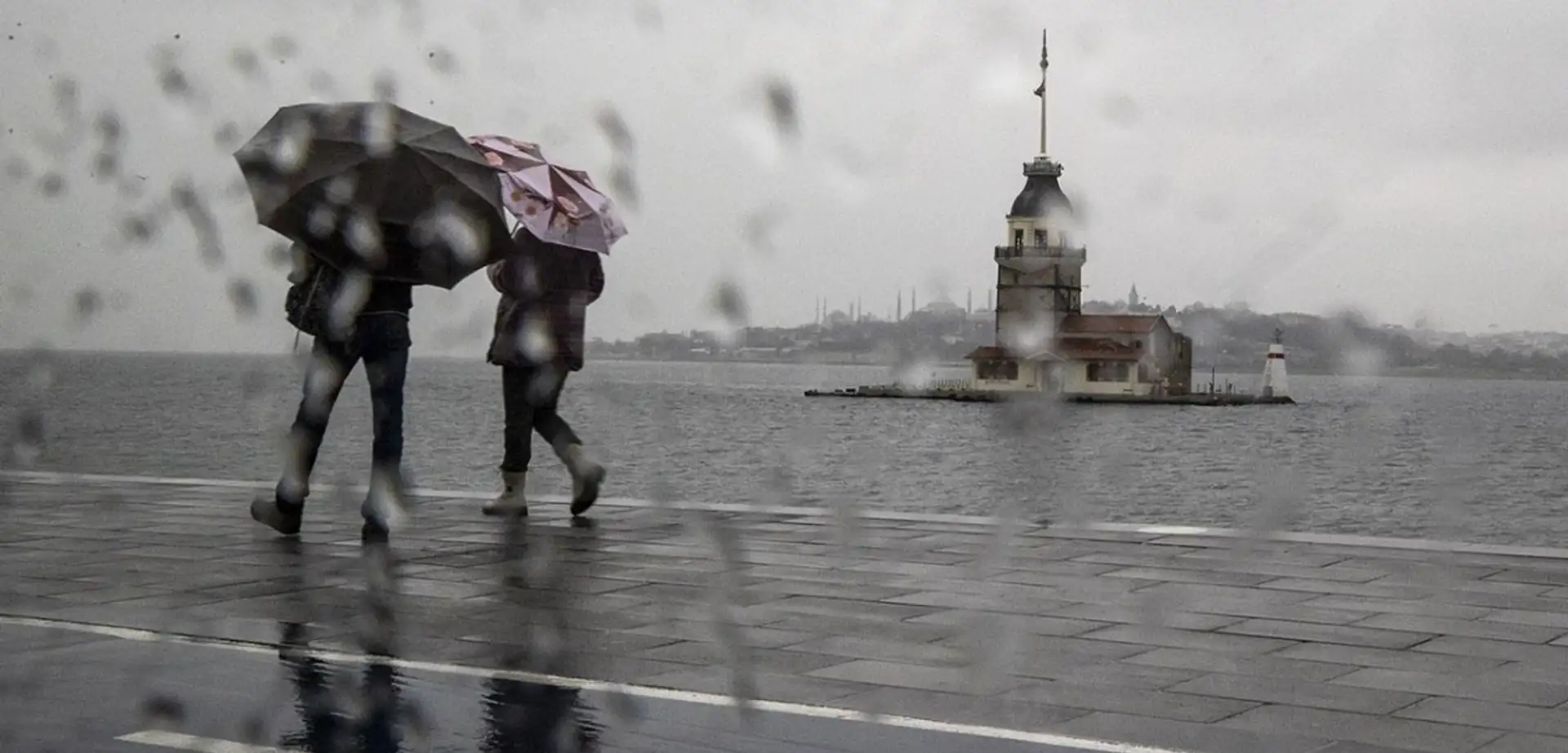 Meteoroloji'den Sağanak ve Fırtına Uyarısı