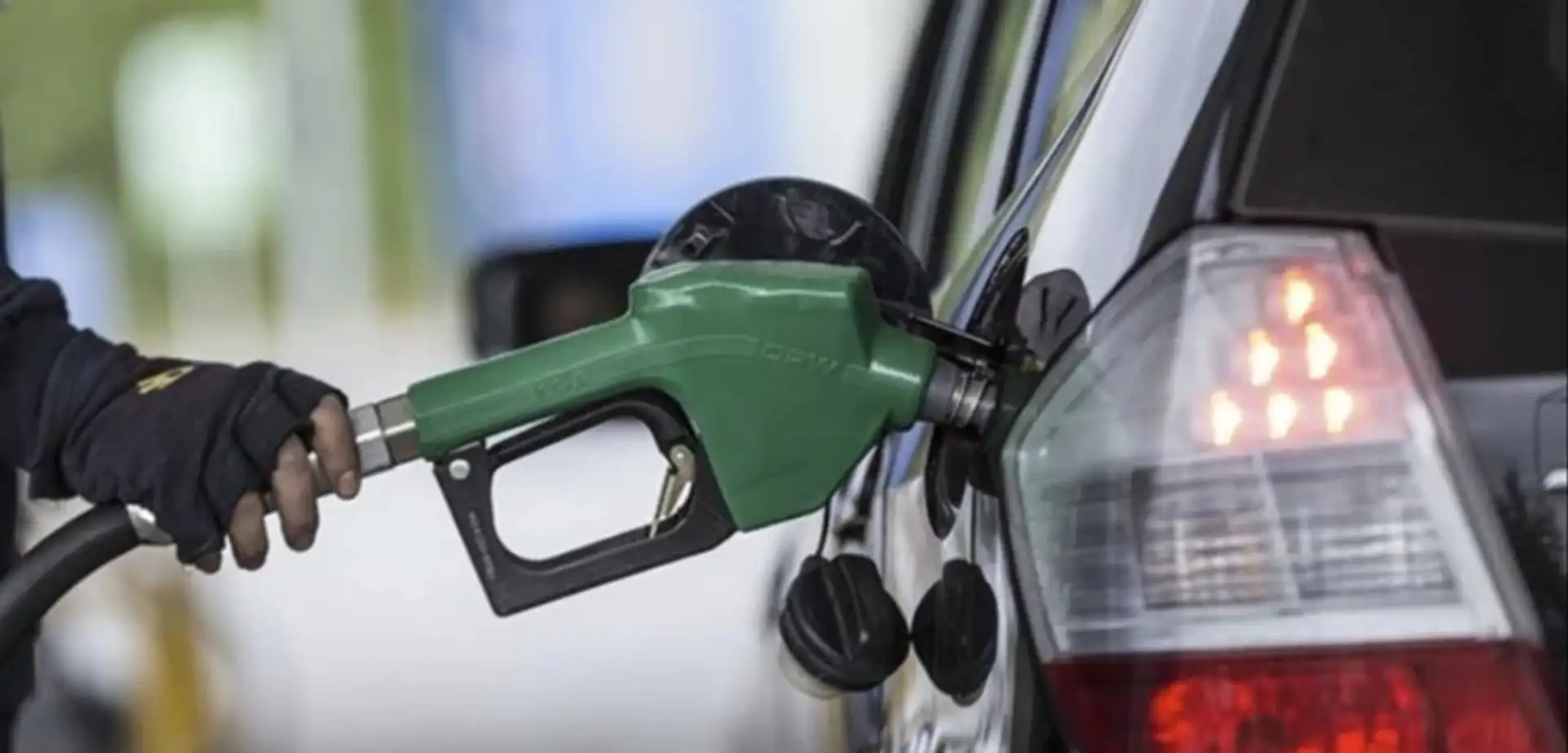 Benzine 1 Lira 11 Kuruş Zam