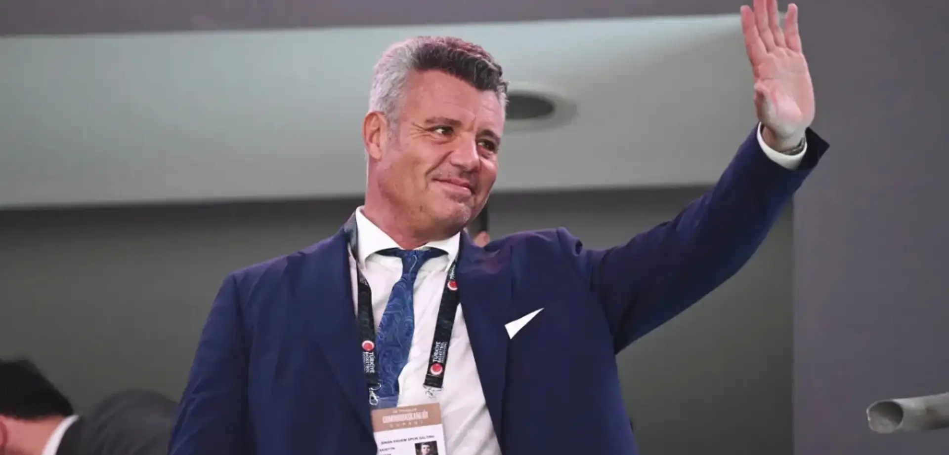 Fenerbahçe'den Taraftarına 'Sıcak' Jest: Tribünlere Sarı Bereler Bırakıldı