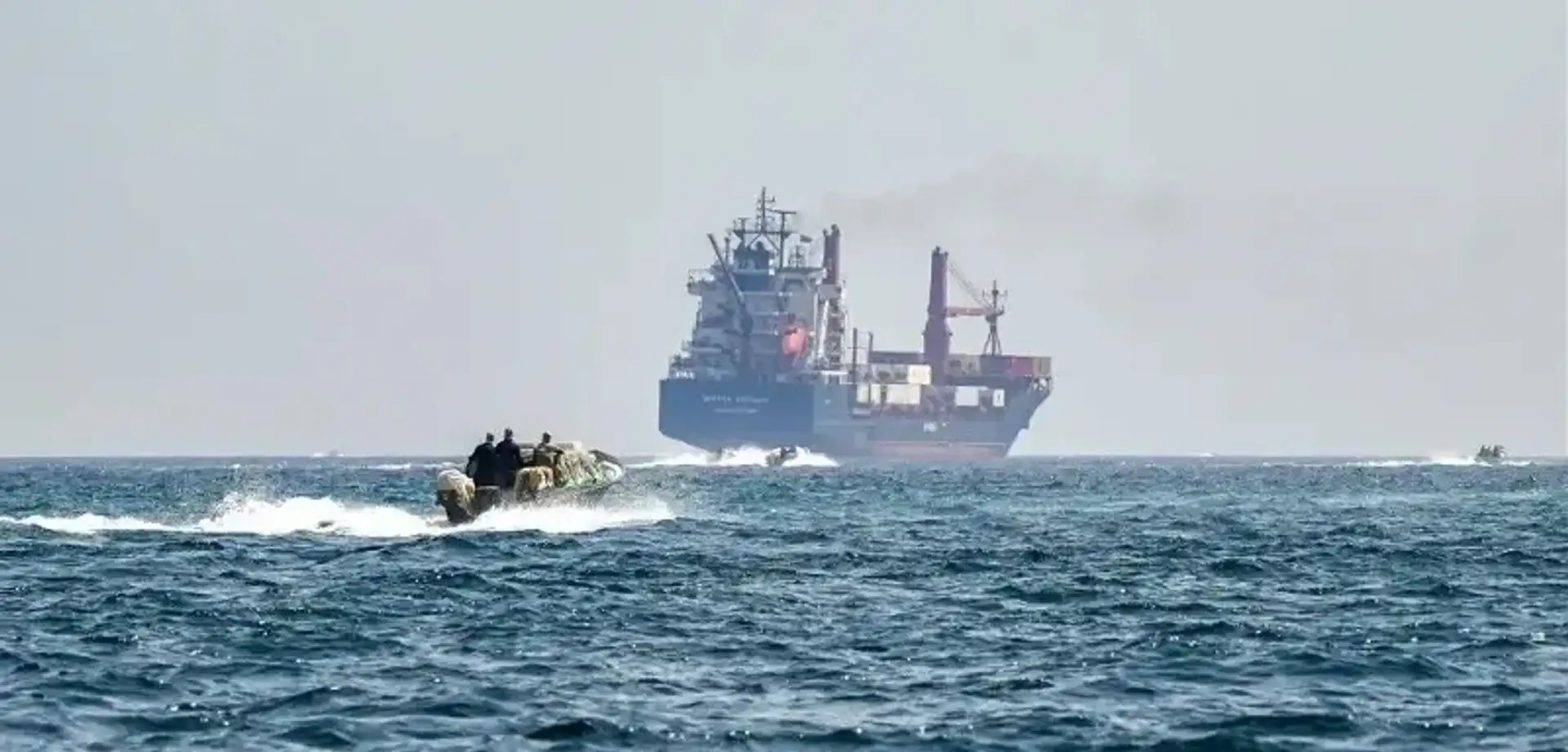 İran'dan Hürmüz Boğazı'nda Geçişlere Kısmi Onay