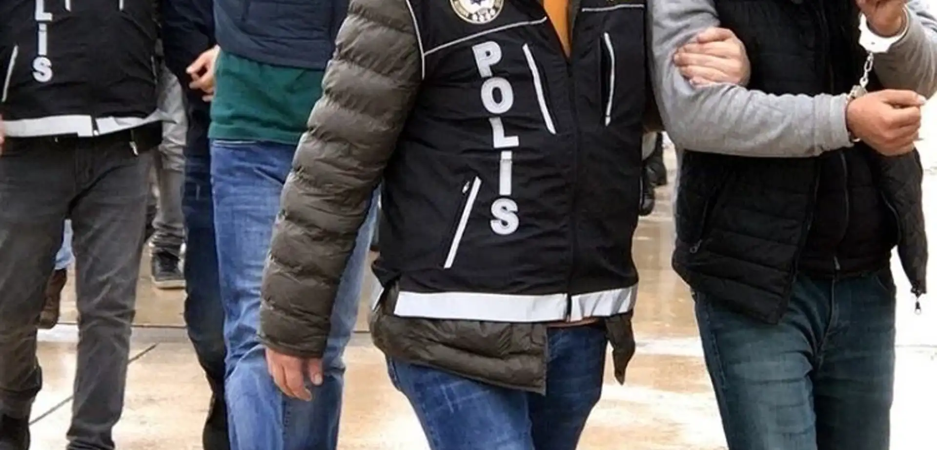 İstanbul'da "MİT Görevlisiyiz" Diyerek Dolandırıcılık Yapan Şüpheliler Tutuklandı