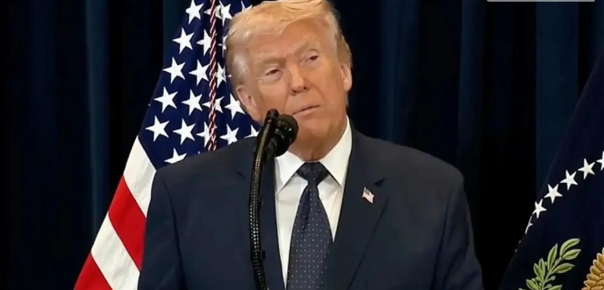 Trump: "Umman Yolumuza Çıkarsa Orayı Yerle Bir Ederiz"