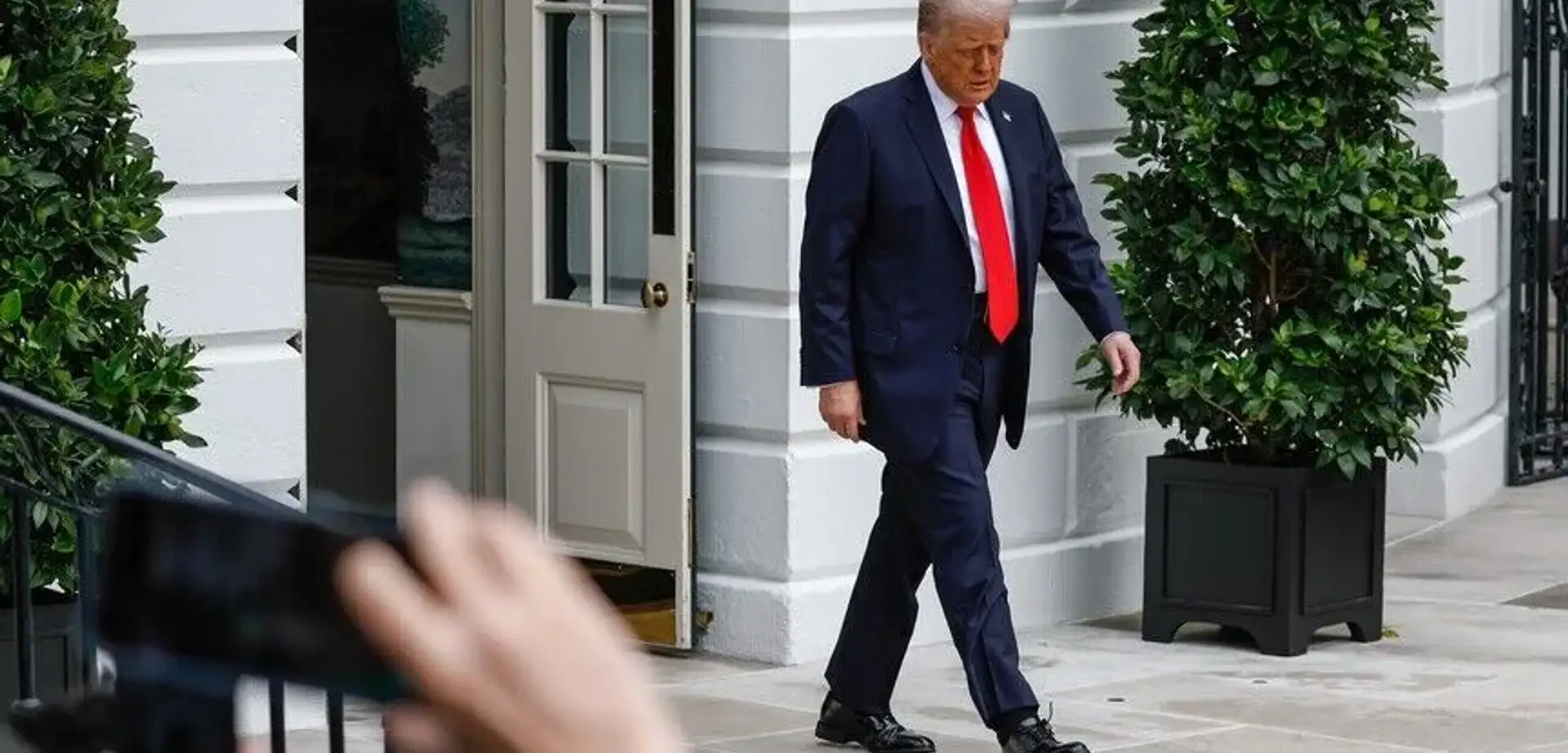 Trump'tan İran Açıklaması: "Belki Bir Noktada Müzakereler Başlayabilir"