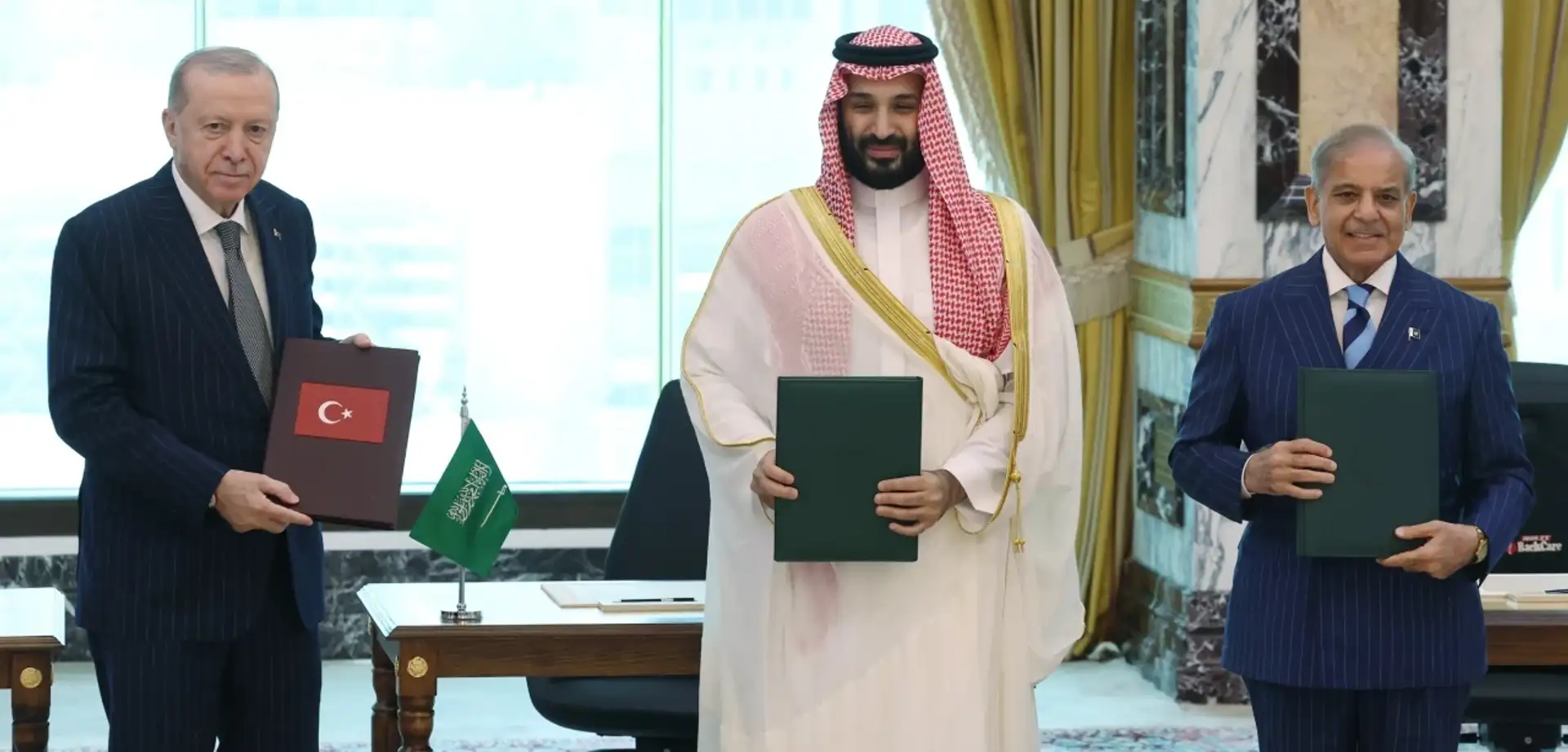 İstanbul'da kritik zirve: Türkiye, Pakistan ve Suudi Arabistan bir arada