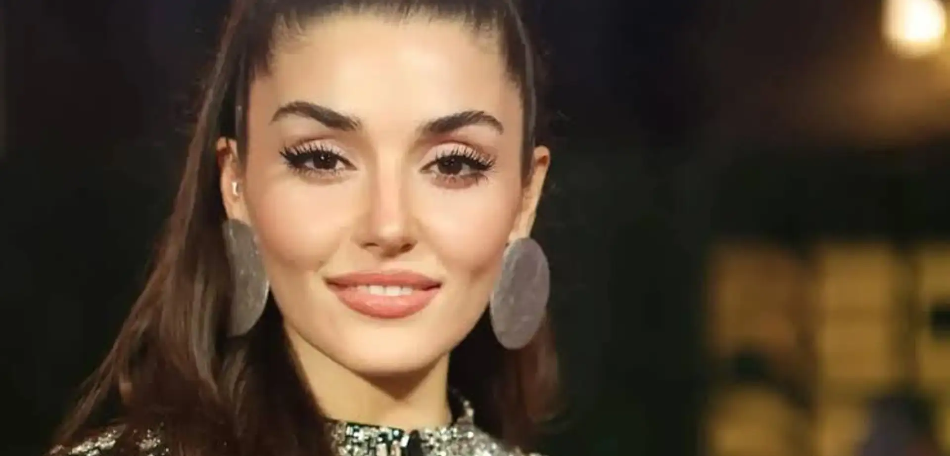 Hande Erçel’den Radikal İmaj Değişimi: Platin Sarı Saçlarıyla Sosyal Medyayı İkiye Böldü!