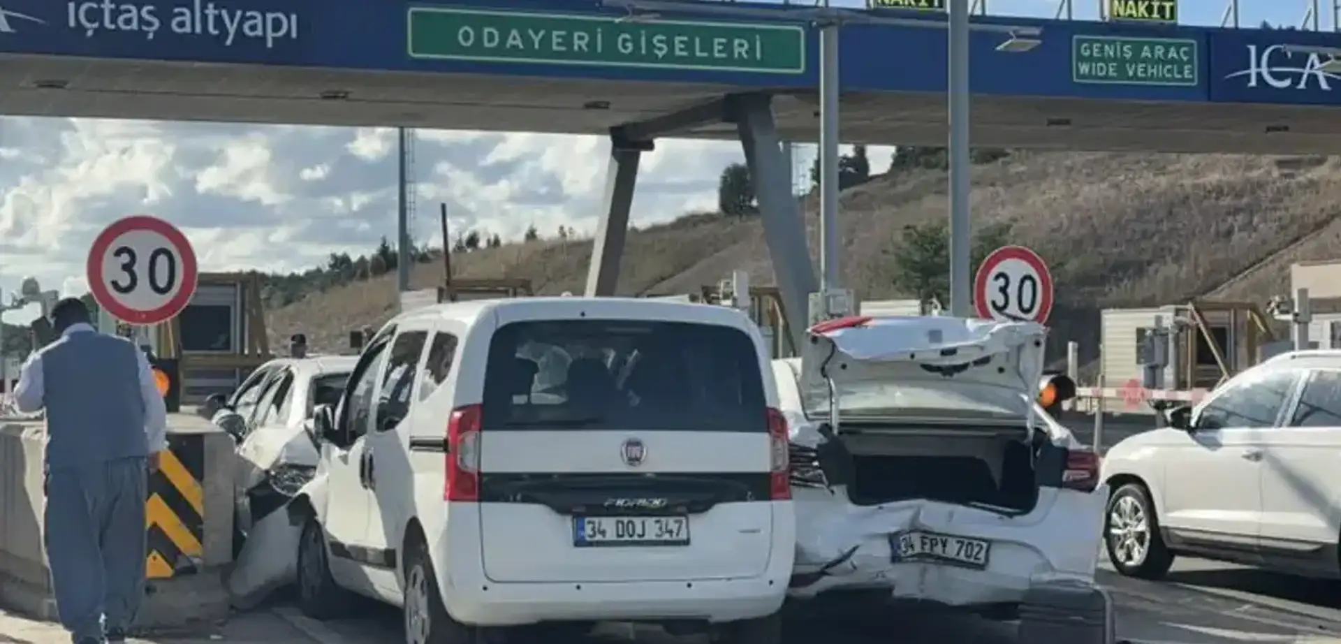 Kuzey Marmara Otoyolu'nda Zincirleme Kaza: 2 Yaralı