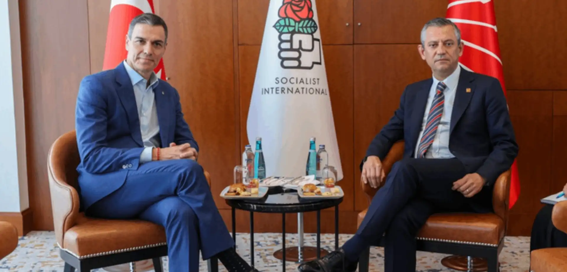 Sosyalist Enternasyonal YENİ Parti'yi Kabul Etti, CHP Üyeliğini Dondurdu