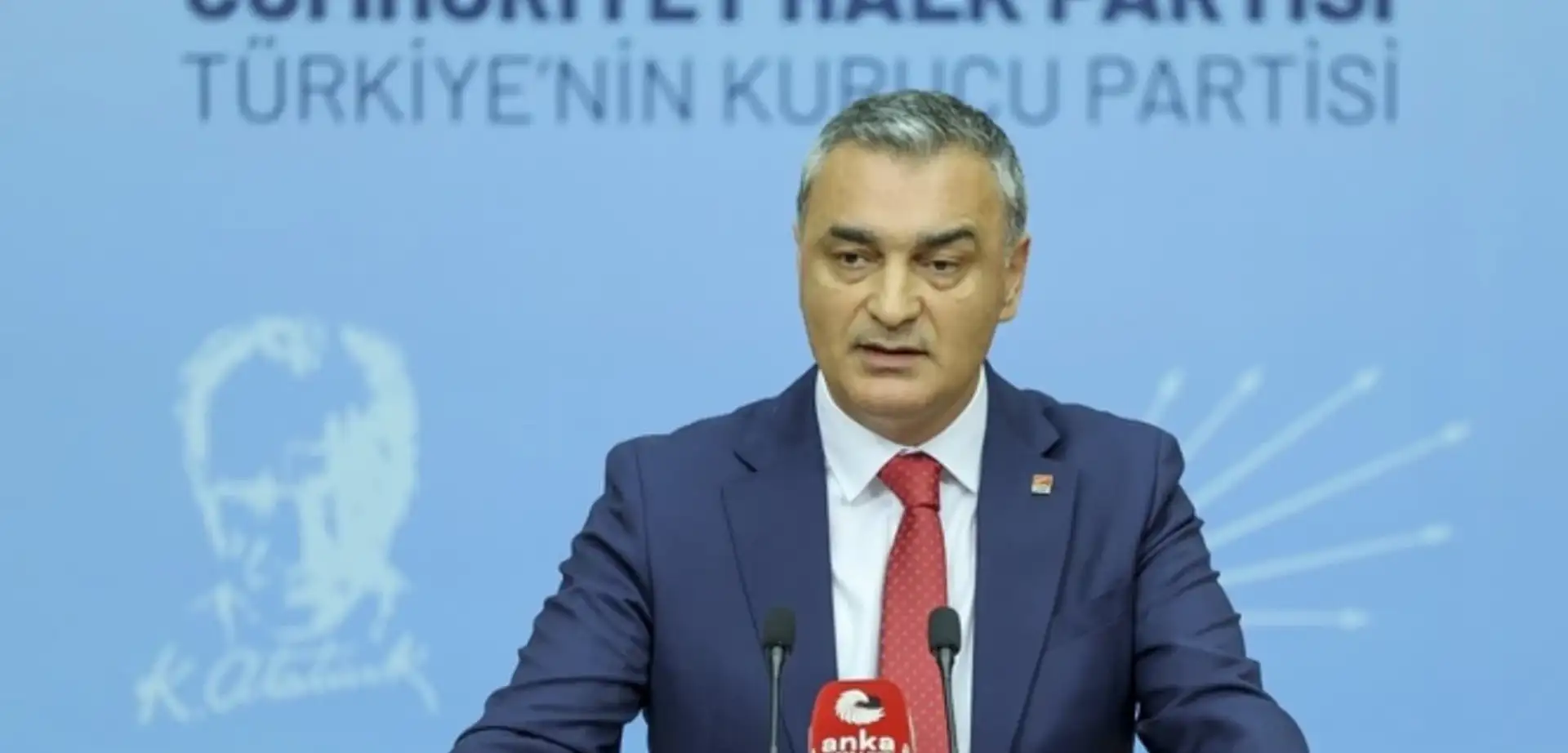 Müslim Sarı'dan Özgür Özel'e: "İzmir Halkından Özür Dile"