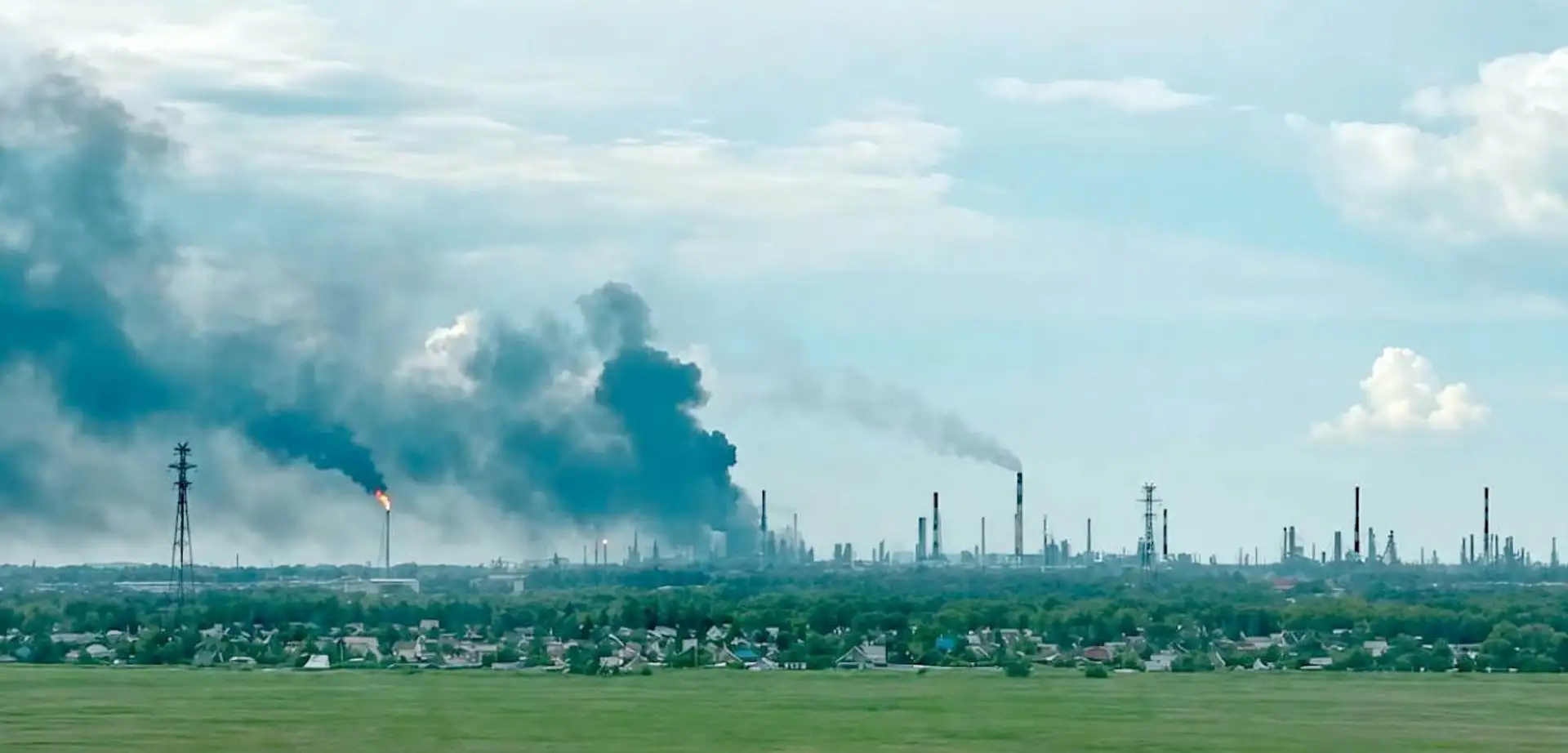 Ukrayna, Rusya’nın En Büyük Petrol Rafinerisi’ni Hedef Aldı