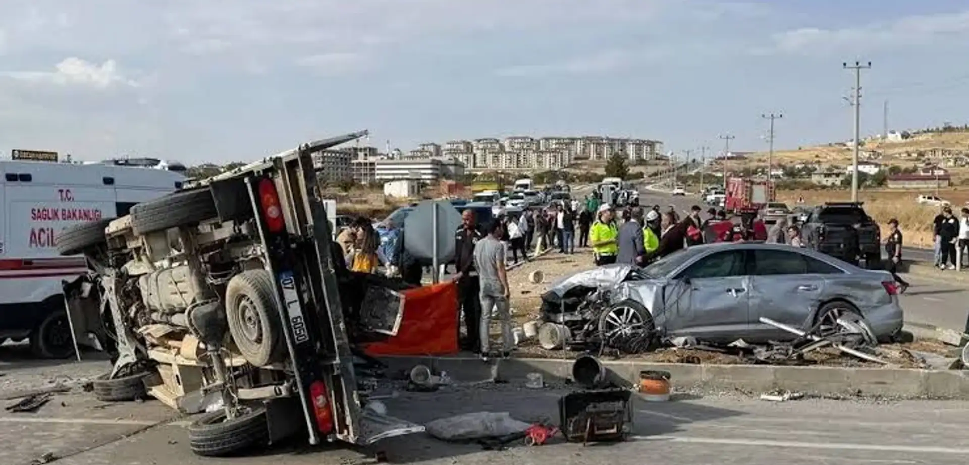 MHP'li Milletvekili Konvoyunda Trafik Kazası: 1 Kişi Hayatını Kaybetti