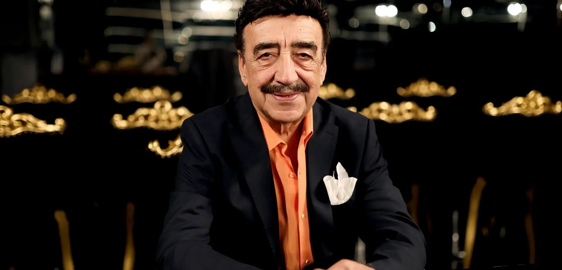 Hakkı Bulut sahnede fenalaştı, hastaneye kaldırıldı
