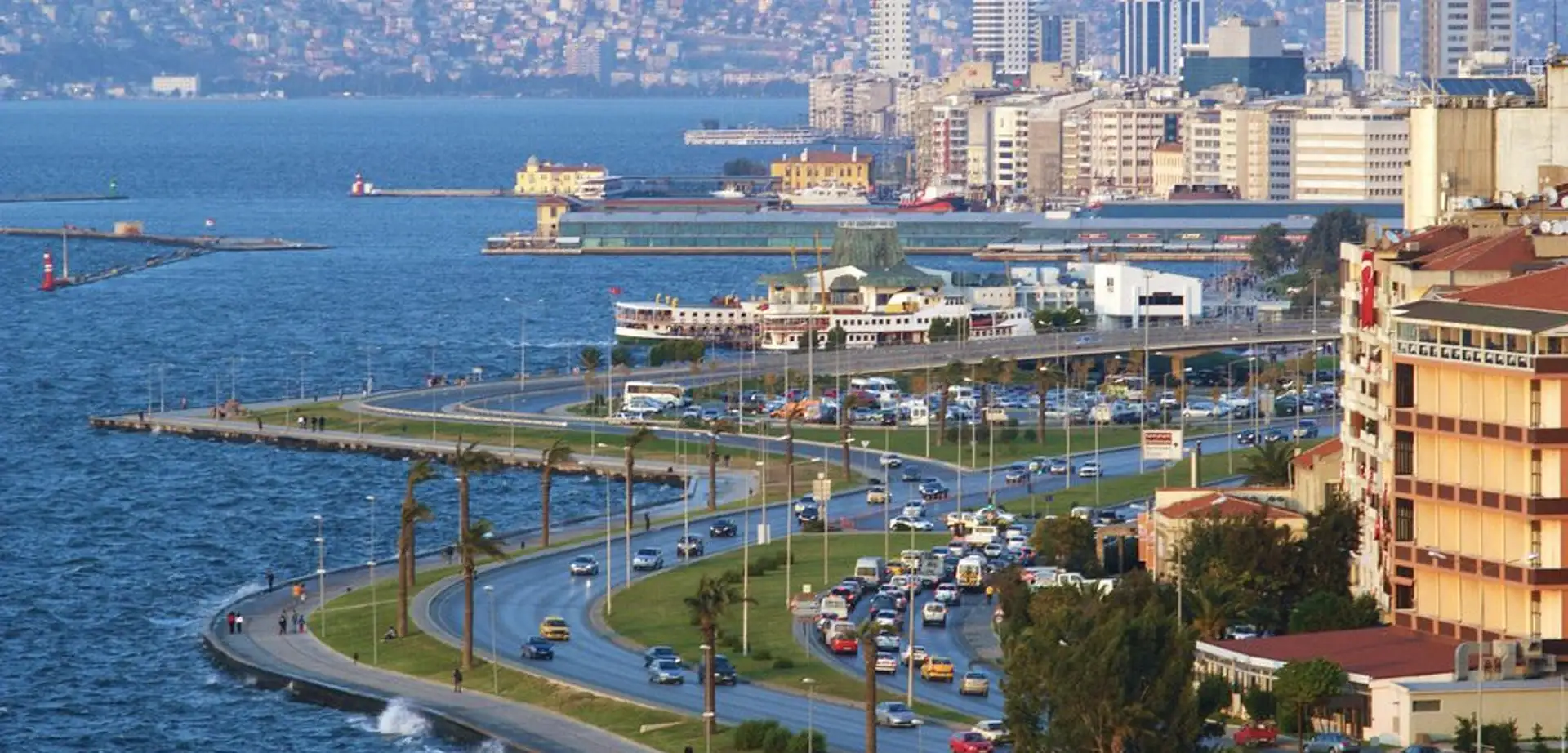 İzmir İçin Deprem Uyarısı: Kentsel Dönüşüm ve Yapı Güvenliği Aciliyet Kazandı