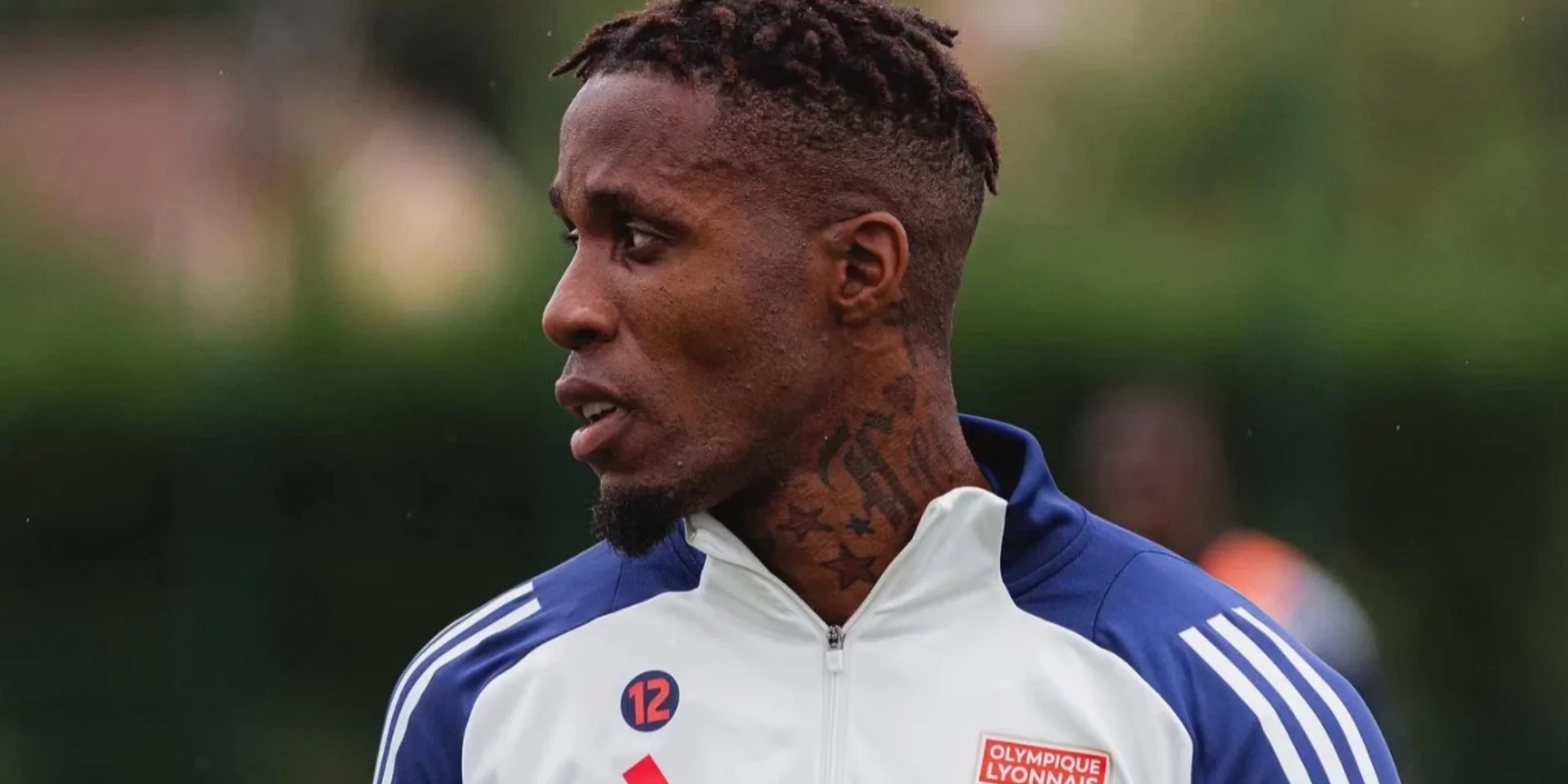 Wilfried Zaha Şahane Başlangıç Yaptı: Lyon'da İlk Maçta Asist Yaptı