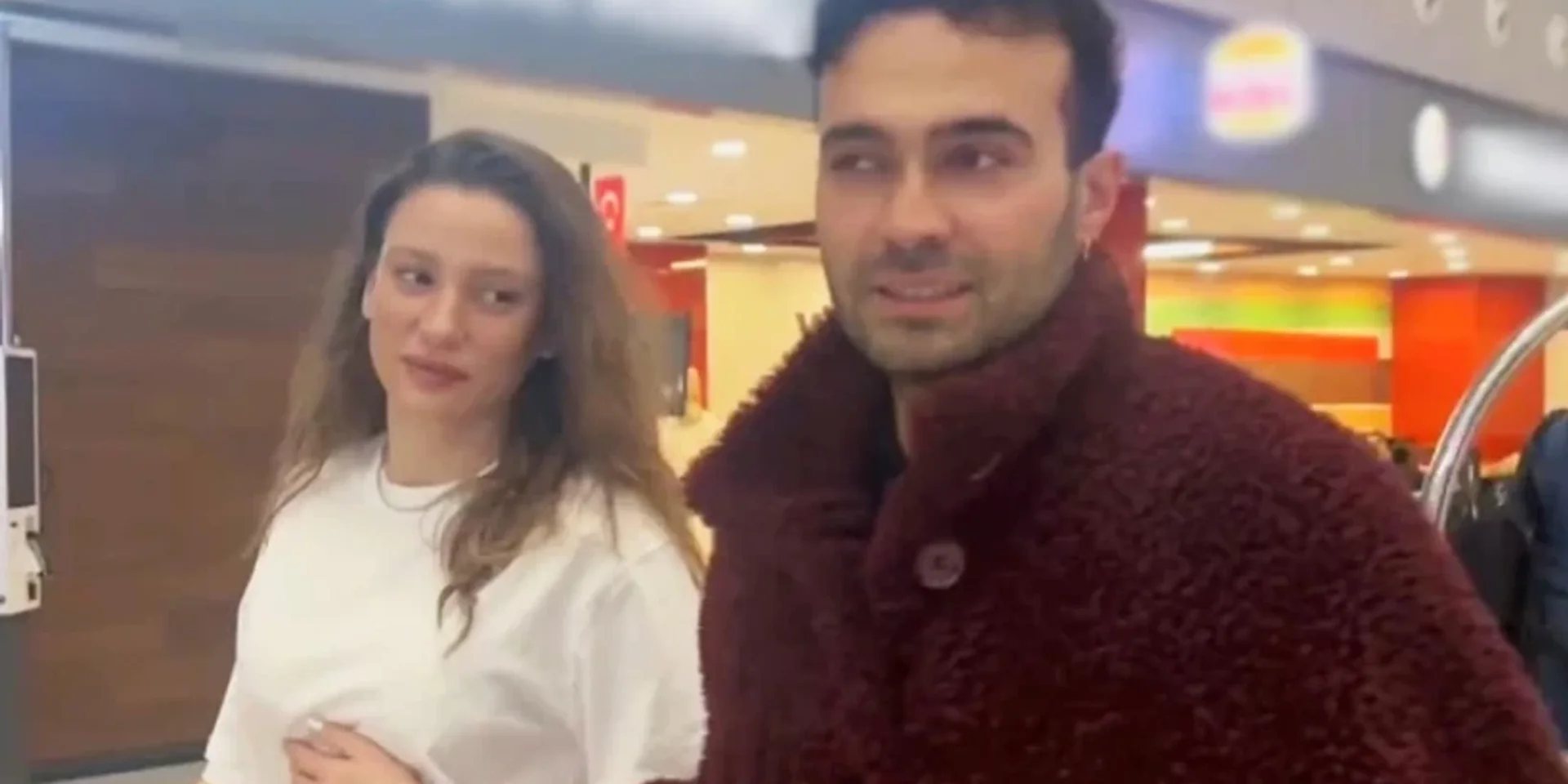 Serenay Sarıkaya'dan Sevgilisi Mert Demir'e Aşk Dolu Bakışlar