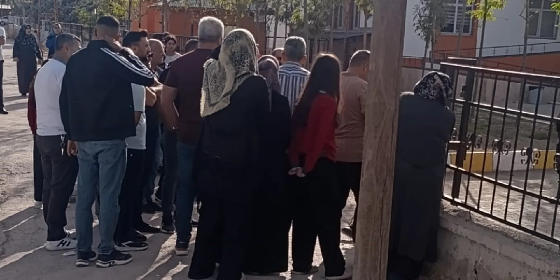Van Tuşba'da Bir Öğrenci Okula Tüfekle Geldi! Eğitime Ara Verildi