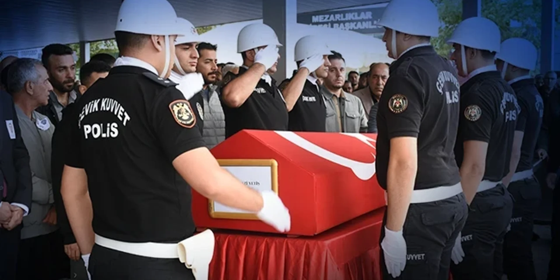 Sinop'ta Alabora Olan Teknede Şehit Düşen Polis, Toprağa Verildi