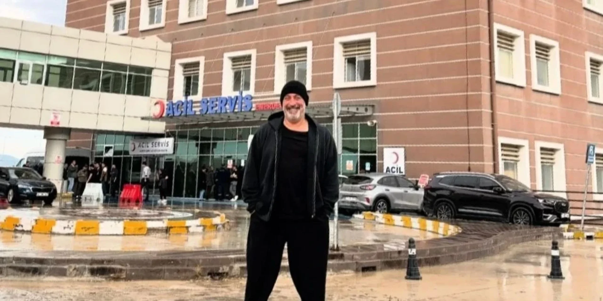 Cem Yılmaz Kontrol için Hastaneye Gitti: "Dikkat Etmem Lazım"