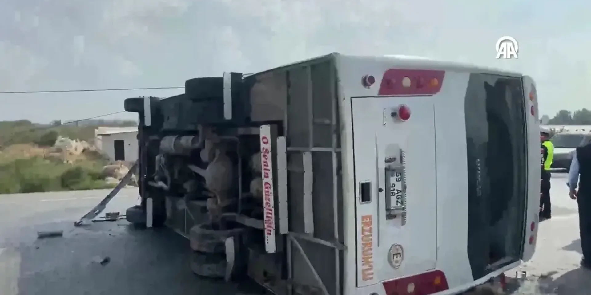 Antalya Aksu'da Midibüs Devrildi: 5 Yaralı