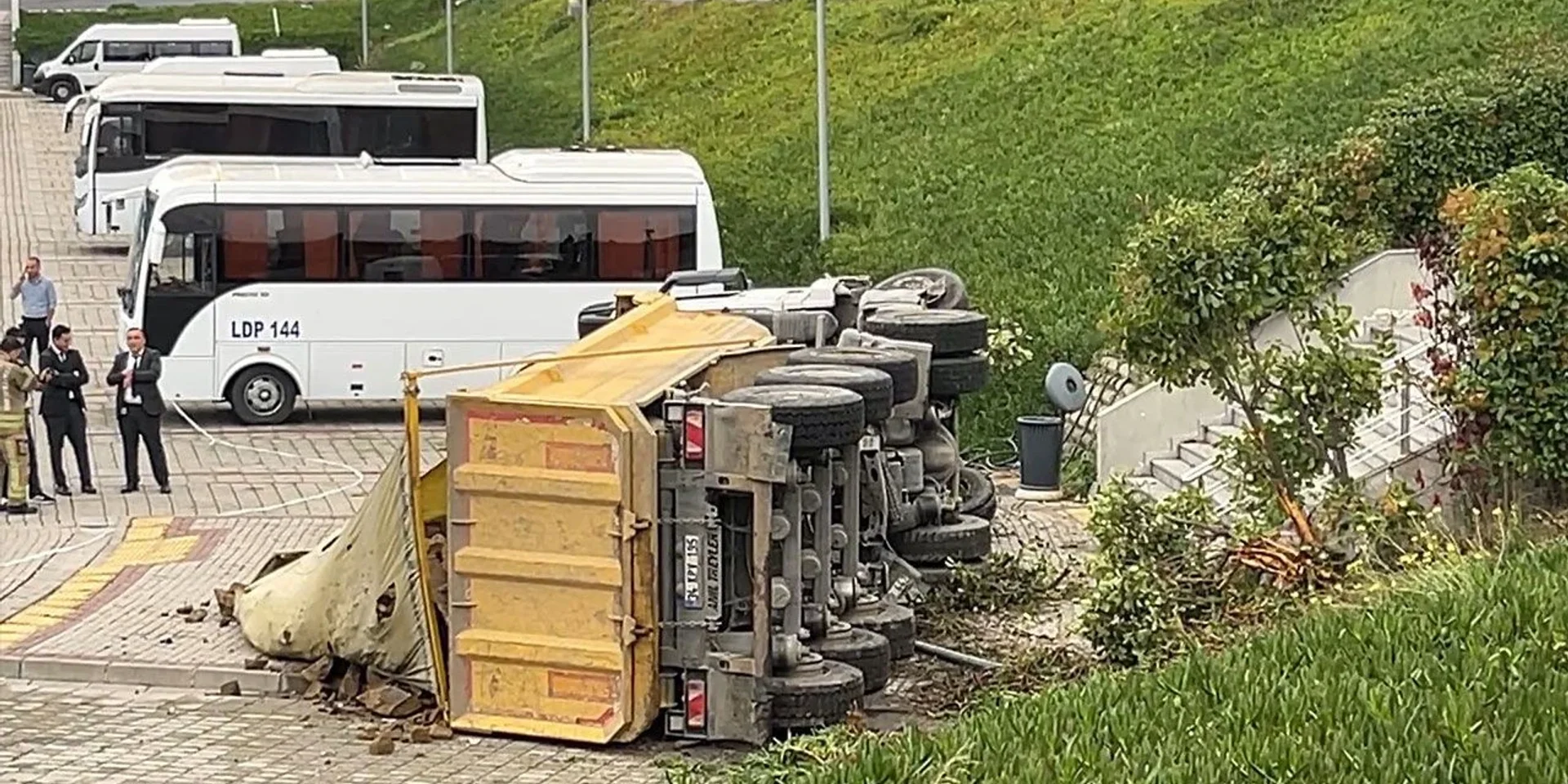 İSKİ Genel Müdürlüğü Bahçesinde Kamyon Kazası: 2 Yaralı