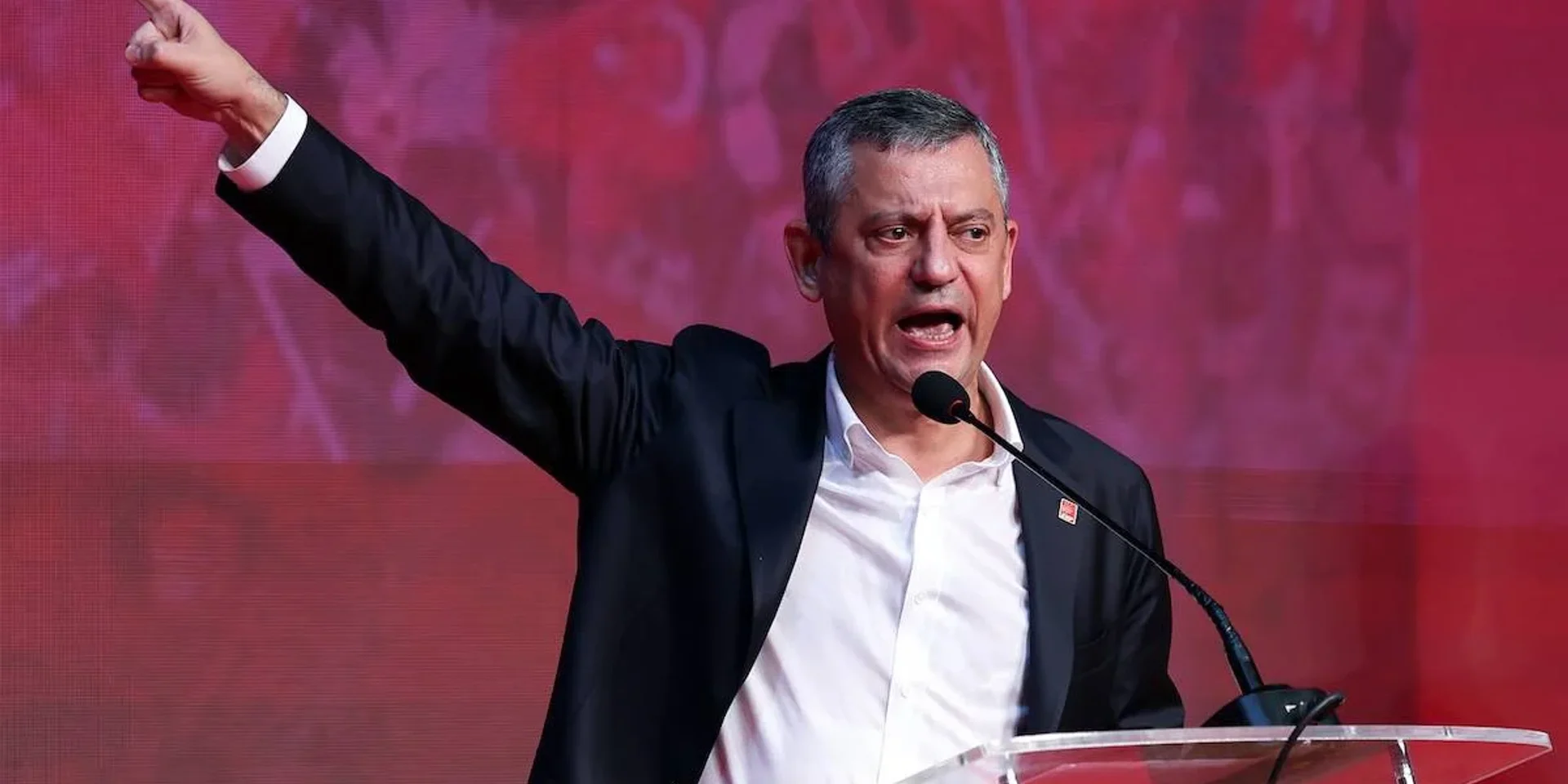 Özgür Özel’den Halk TV Önünde Kayyım Tepkisi “Direne Direne, Birleşe Birleşe Kazanacağız”
