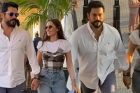 Burak Özçivit ve Fahriye Evcen Formula 1 Yarışları için Abu Dabi'de