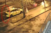 El Frenini Çekmeyi Unutan Taksici Canından Oldu! Durdurmaya Çalıştığı Aracın Altında Ezildi