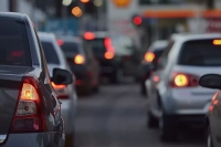 Fransa’da Emisyon Yasakları: 1 Ocak 2025’ten İtibaren Belirli Araçlar Trafikten Men Edilecek