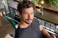 Hudutsuz Sevda Halil İbrahim Kimdir? Deniz Can Aktaş'ın Hayat Verdiği Hudutsuz Sevda Dizisindeki Halil İbrahim Karakteri, Hayatı ve Tüm Detaylar