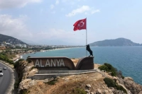 MHP'nin yaptırdığı heykeli CHP'li Alanya Belediyesi kaldırdı
