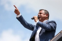 Özgür Özel'den SGK Borcu ve Haciz Açıklaması: Ne Öderiz Ne İnkar Ederiz