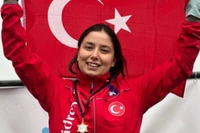 Bengisu Avcı, Buz Yüzme Şampiyonası'nda Dünya Rekoru Kırdı