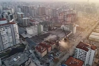 Konya'da Bina Çöktü! Enkaz Altında Kalanlar için Çalışmalar Sürüyor
