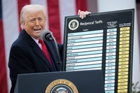 Trump'ın Gümrük Tarifeleri: Türkiye, Çin, Avrupa Dahil 100 Ülkeye Uygulanacak
