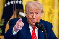 Trump, Suriye'ye Yönelik ABD Yaptırımlarının Kaldırılacağını Duyurdu