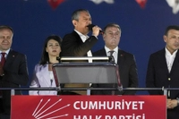 Özgür Özel'in CHP Pendik Mitinginde Gündeminde İmamoğlu ve Asgari Ücret Yer Aldı