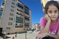 Diyarbakır'da 9 Yaşındaki Kız Çocuğunun Cesedi Merdiven Boşluğunda Bulundu!