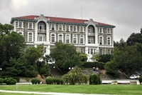 Boğaziçi'nde Şafak Operasyonu: Kulüp Odaları Boşaltıldı, Kampüse TOMA Girdi