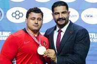 Rıza Kayaalp Altın Madalya Kazandı
