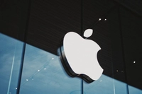 Apple'de Tim Cook CEO'luk Görevini John Ternus'a Devrediyor