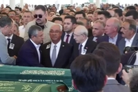 Özel ve Kılıçdaroğlu, Olcay Baykal'ın Cenazesinde Tokalaştı