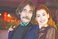 Derin Beşikçioğlu'ndan Babası Erdal Beşikçioğlu'na Destek: "Boyun Eğmemeyi Öğrettiğin İçin Teşekkür Ederim"