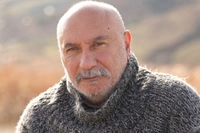 Mustafa Avkıran, Uzak Şehir Kadrosuna Katıldı