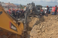 Tuzla'da İnşaat Kazısında Toprak Kayması: 1 İşçi İçin Arama Çalışması Başlatıldı