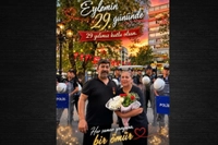 Gazi, evliliğinin 29. yılını eylemde kutladı