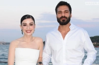 Özge Gürel'den Serkan Çayoğlu'na Rest: Öngörü Filmindeki Sevişme Sahneleri Nedeniyle Eşine 1 Ay Küs Kaldı!