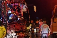 Gaziantep'te yolcu otobüsü ile tır çarpıştı: 2 ölü, 22 yaralı